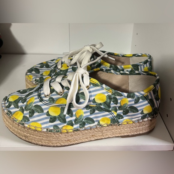 Gianni Bini Shoes - Gianni Bini Dunnigan Blue Stripe w/ Lemons Espadrille Shoes Size 7 Like New